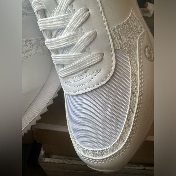 Michael Kors Women's Andi Trainer Sneakers Size 7- New in Box - Picture 8 of 13